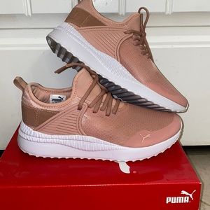 🌸🍑PUMA Peach Beige size 7